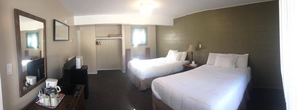Ray Lyn Motel Trail Eksteriør billede